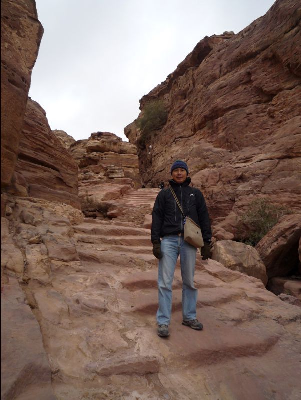 Ad-Deir-Monastery_the_climb13