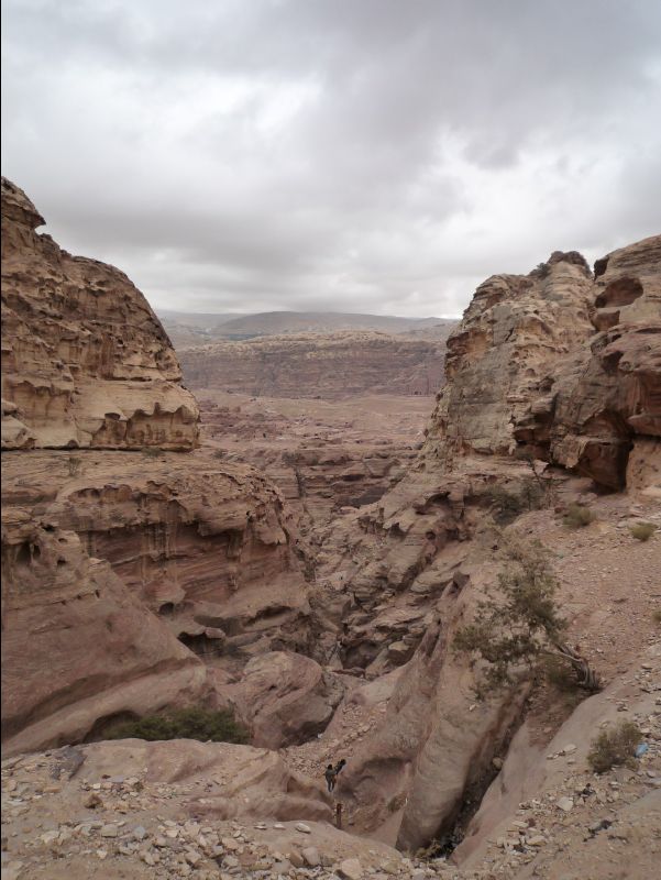 Ad-Deir-Monastery_the_climb27