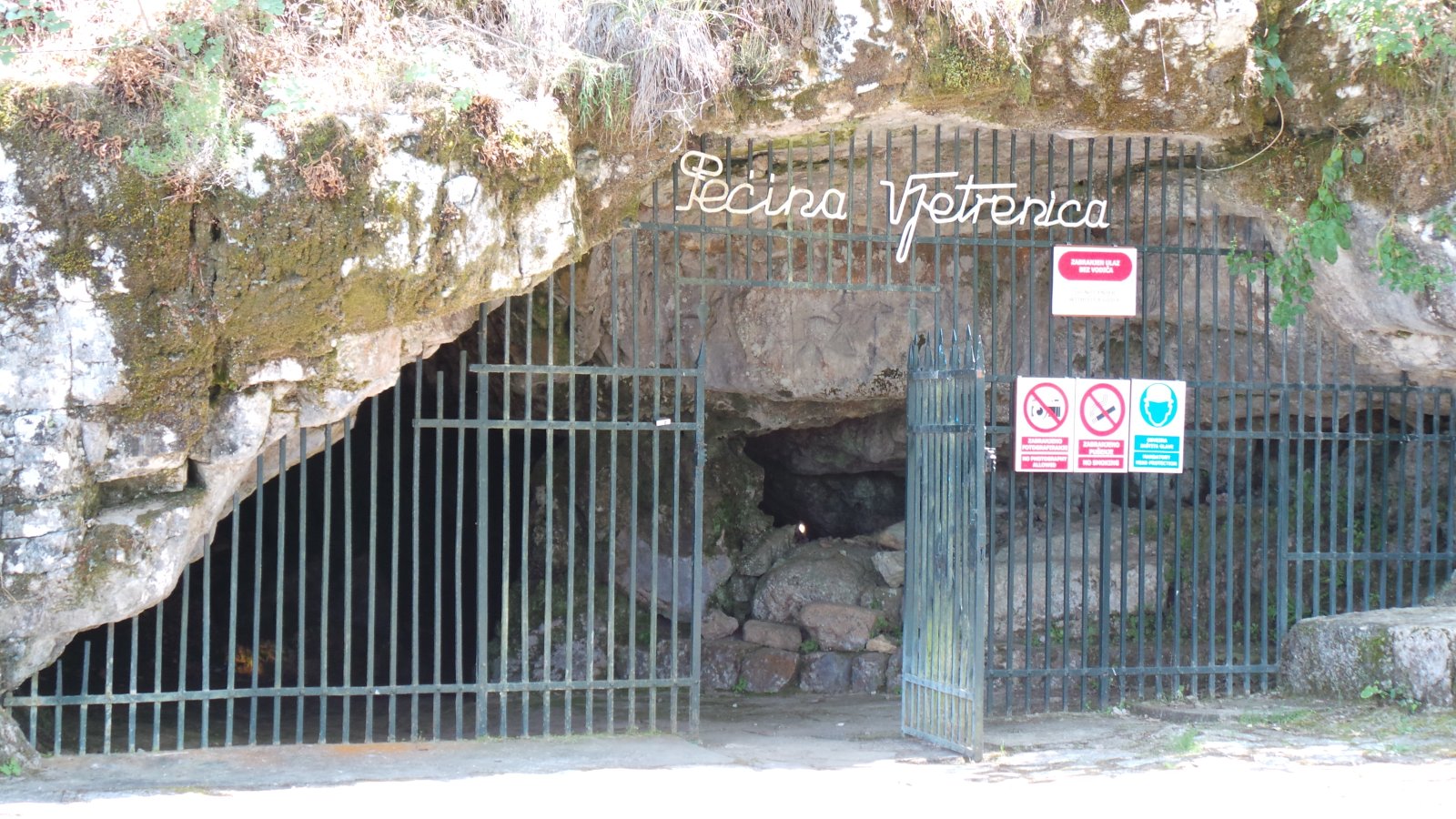 Cave02